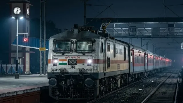 Anant Express horror train gameplay inside Indian sleeper coach