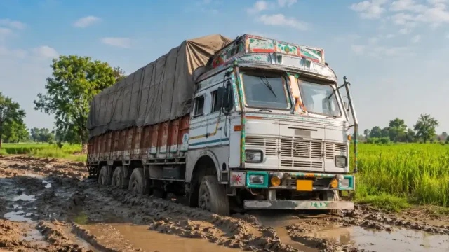Truck Simulator Indonesia driving customized cargo truck on realistic highway