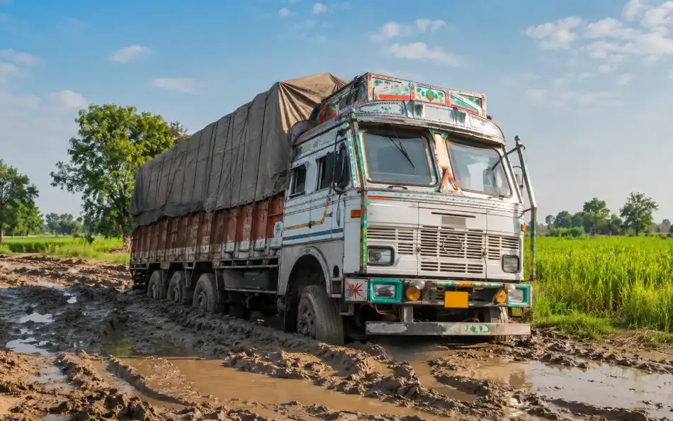Truck Simulator Indonesia driving customized cargo truck on realistic highway